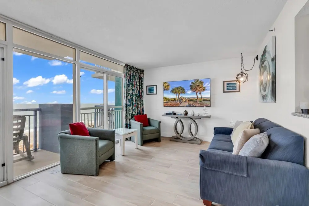 2 Bedrooms Comfort room with balcony and with ocean view