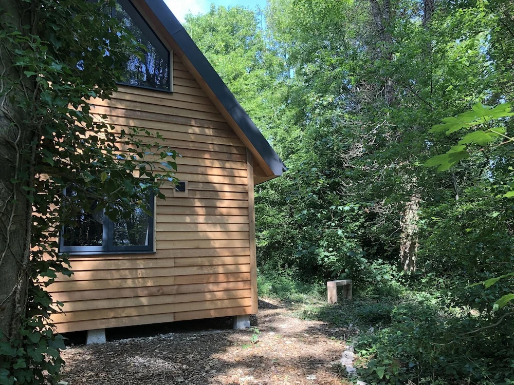 Alfriston Woodland Cabins - Foxes Hollow-hot Tub