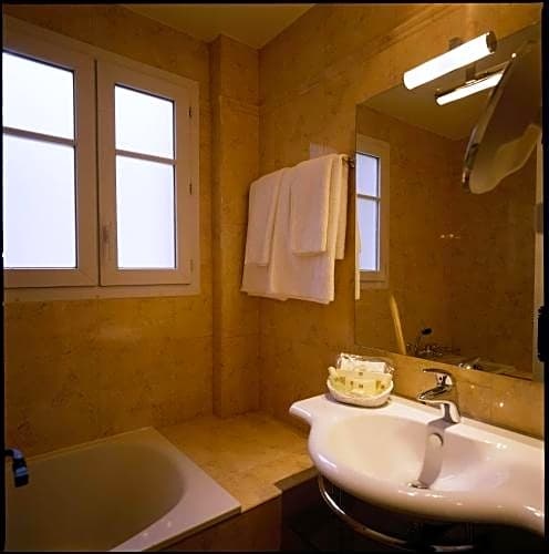 Deluxe Double room (twin beds)