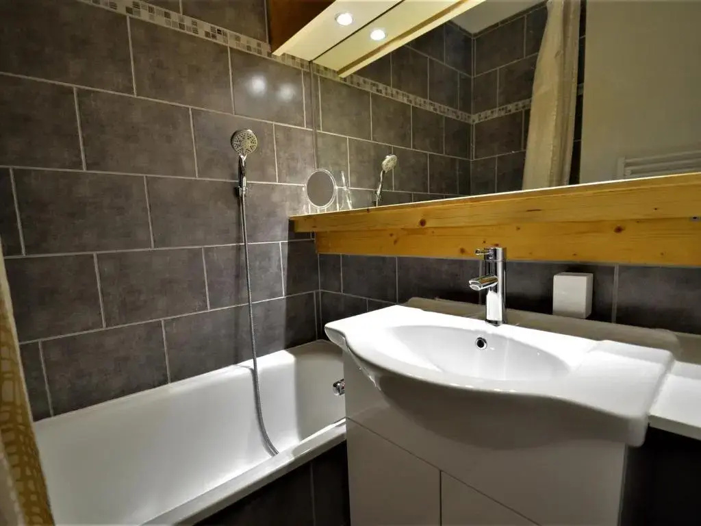 Afficher la photo 6 — Appartement Les Menuires, 2 pièces, 4 personnes - FR-1-452-46