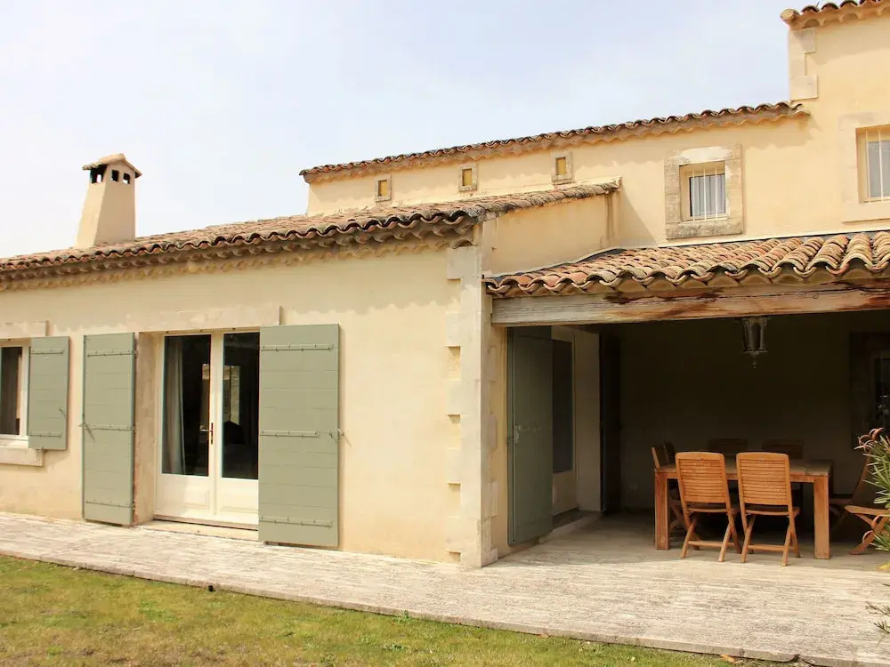 Grandeur Villa in Eygalières With Pool & 2 Terraces