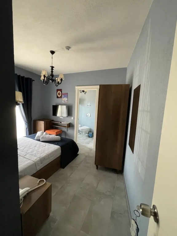 Comfort room