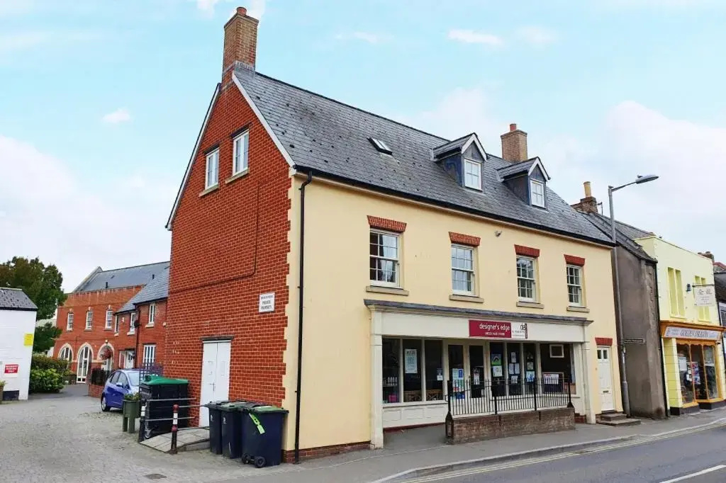 The Knots-Spacious 3 bedroom apartment in Bridport