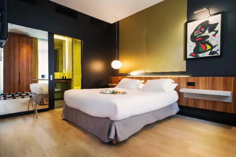Standard Double room with balcony (full double bed)