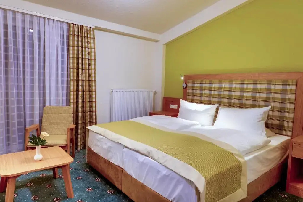 Hotel & Restaurant Waldcafe Hettstedt - Chambres