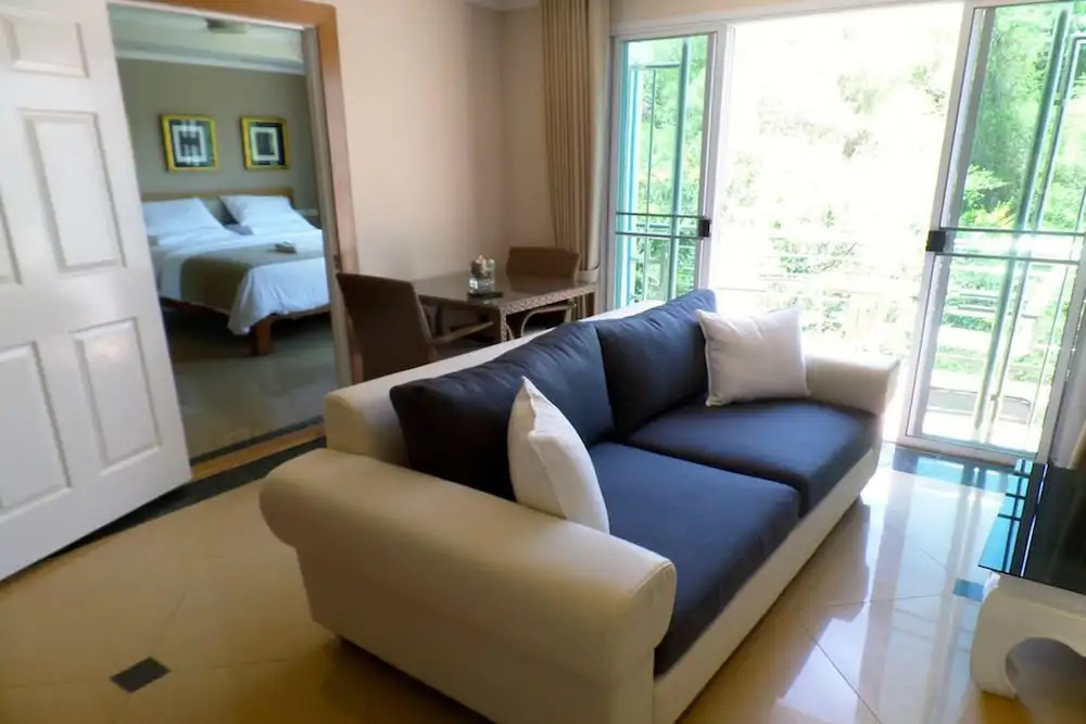 Апартаменты c 1 комнатой с балконом в Westbury Residence