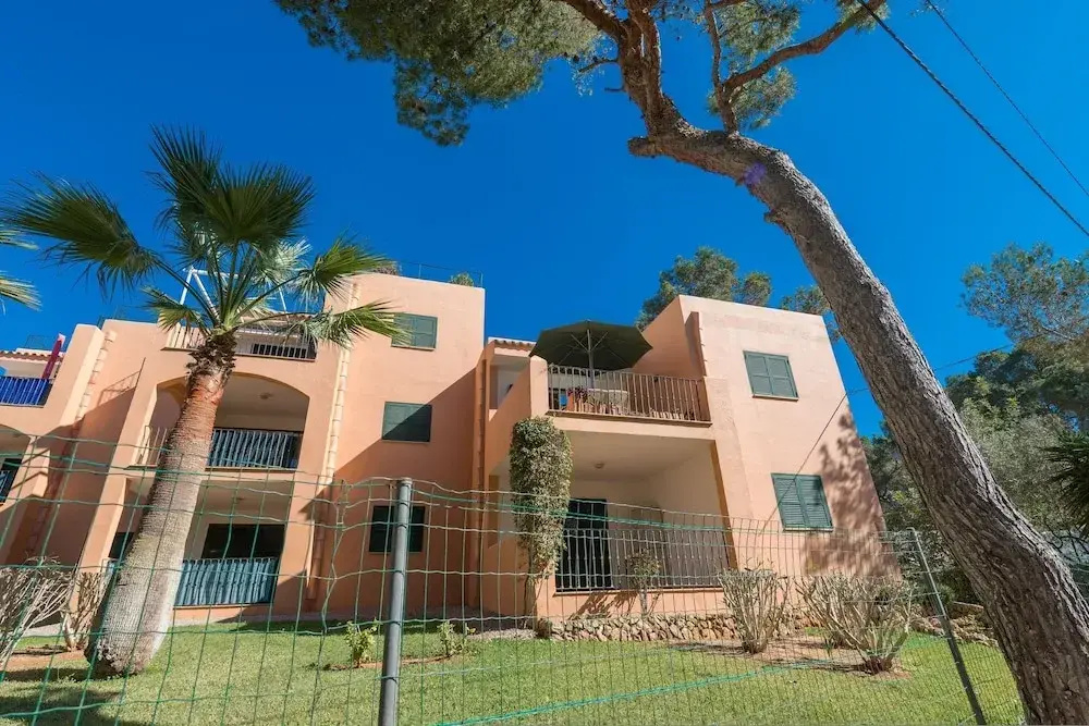 Burgit in Santa y With 2 Bedrooms and 1 Bathrooms