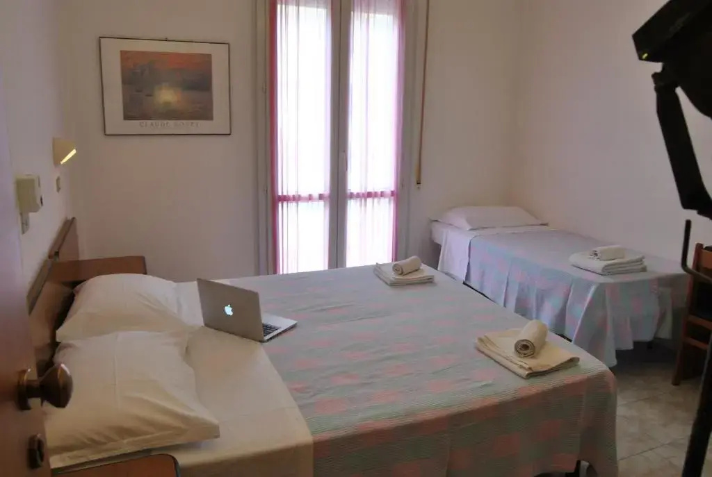 Economy Triple room