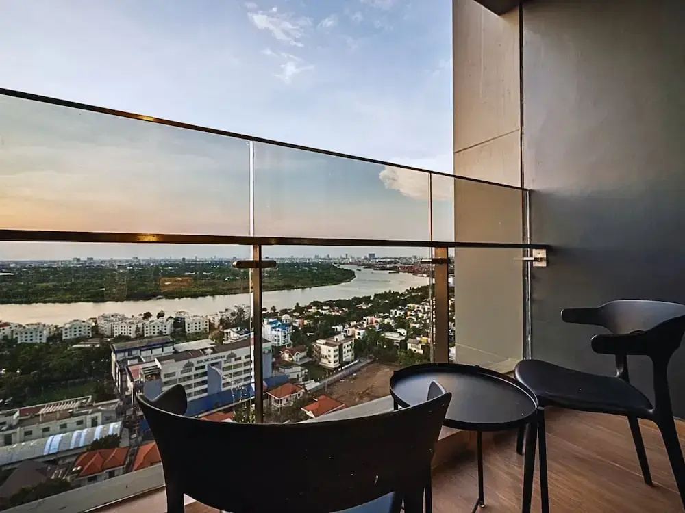 The Lumiere Luxury Citypoint ANGIA
