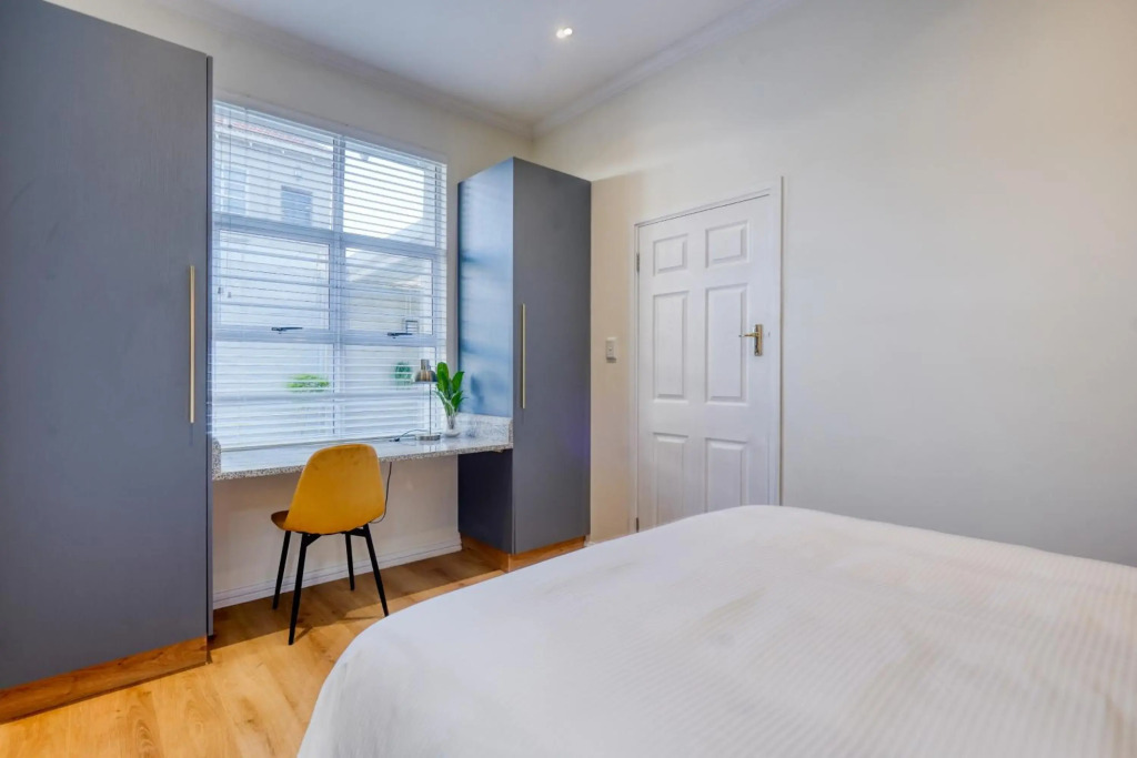 Hampton Collection - Stylish 3 Sleeper Apartment with Pool — фото 2