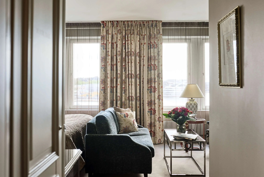 Deluxe Double room with harbour view (full double bed)