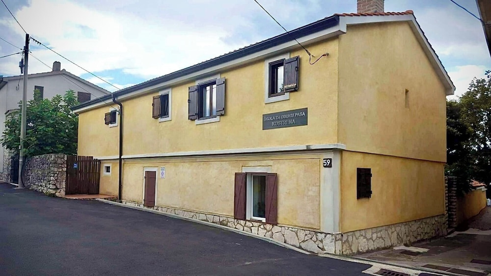 Apartment Ela