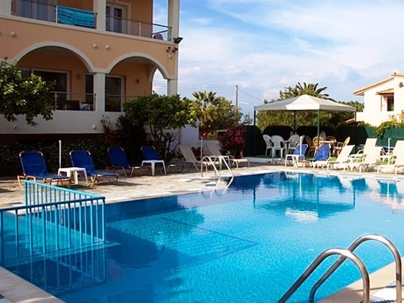Coral Beach 3 *