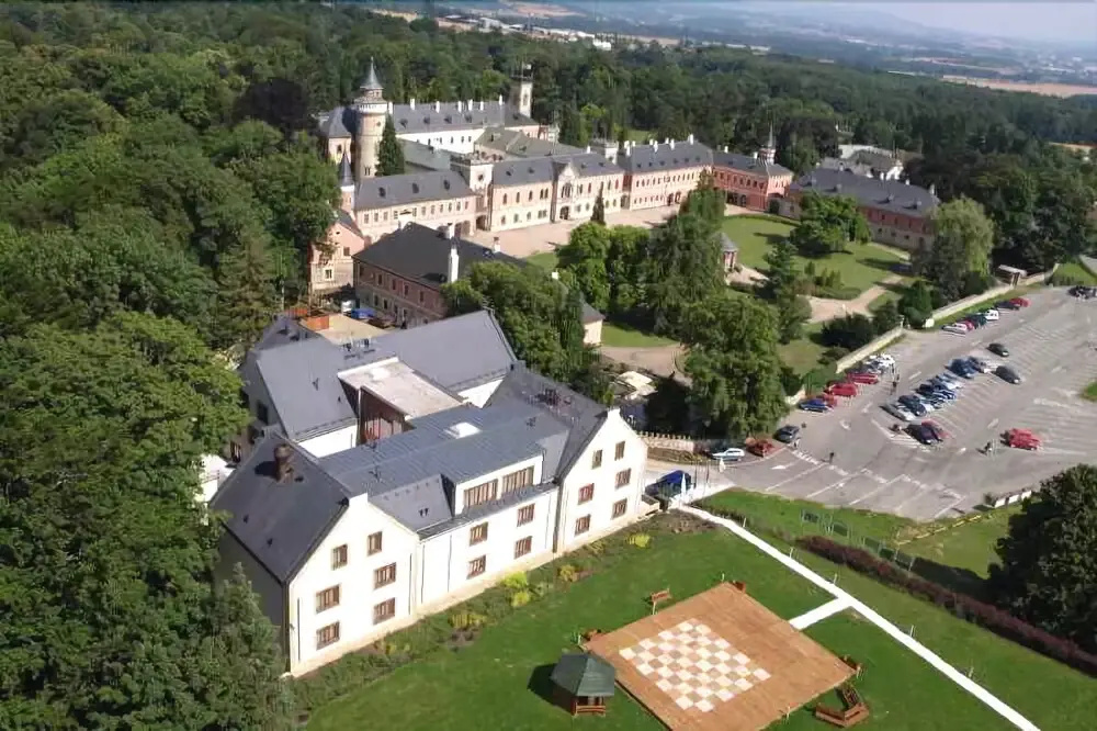 EA Chateau Hotel Sychrov - Général