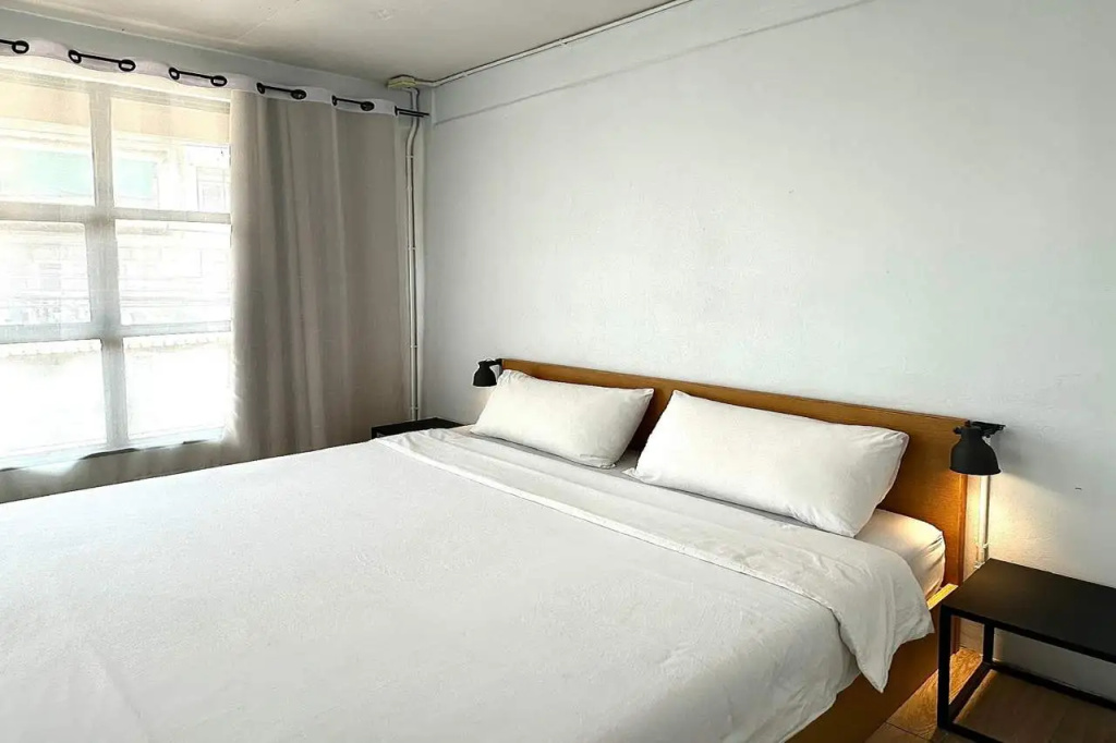 Beige Poshtels — 4