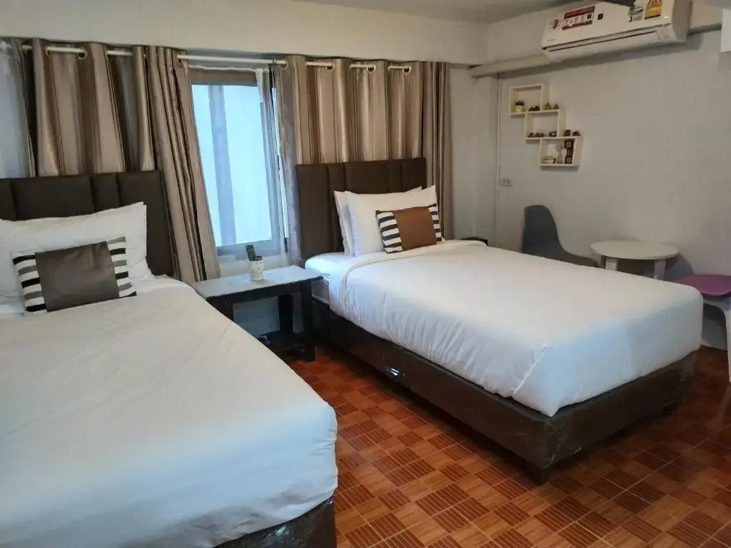 Deluxe Double room (full double bed)