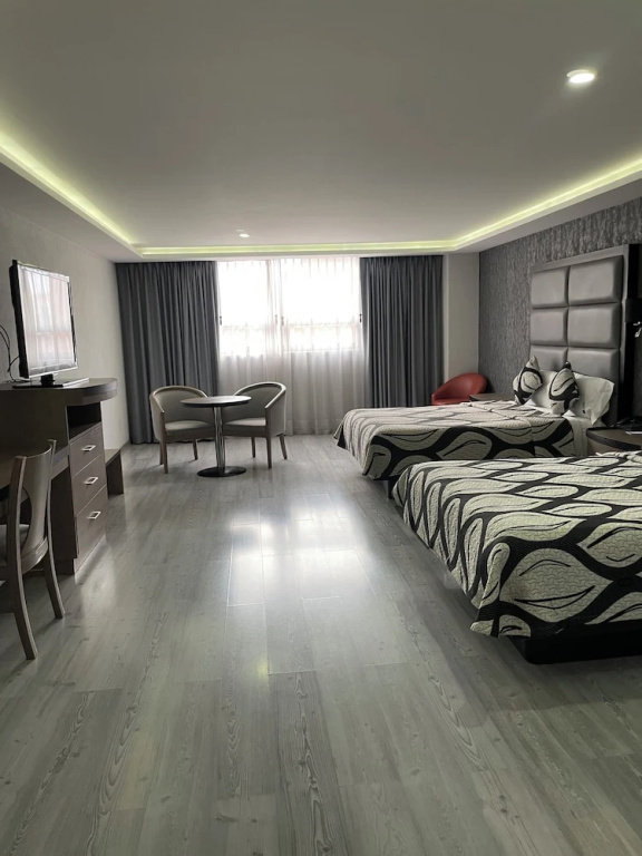 Double Suite (full double bed)