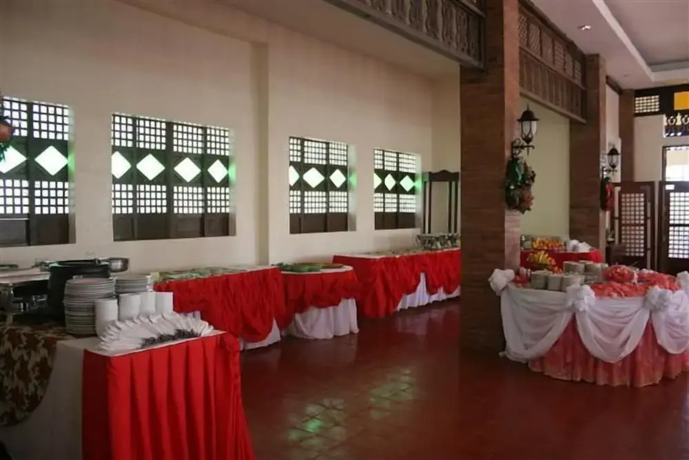 RedDoorz Plus @ Rio Grande de Laoag Resort Hotel Ilocos Norte (Quarantine Hotel) - фото 35