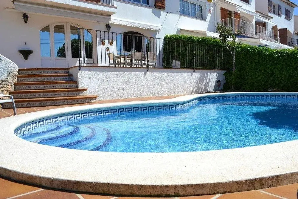 Cute House with Swimming Pool - Général