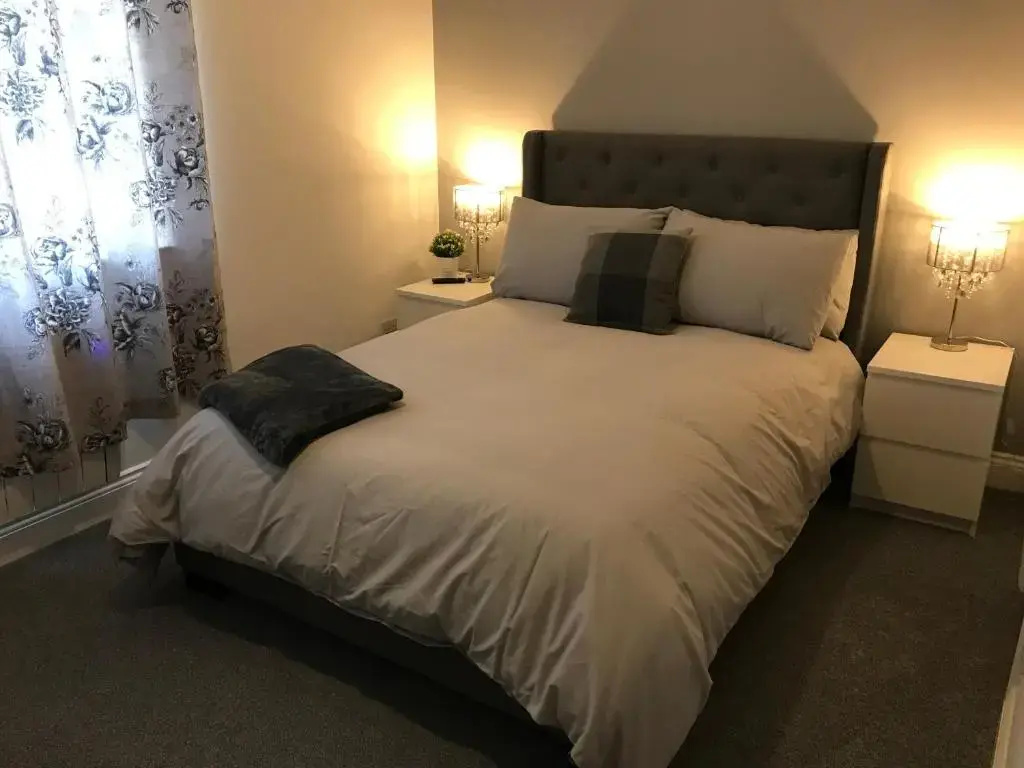 Deluxe Double room (full double bed)