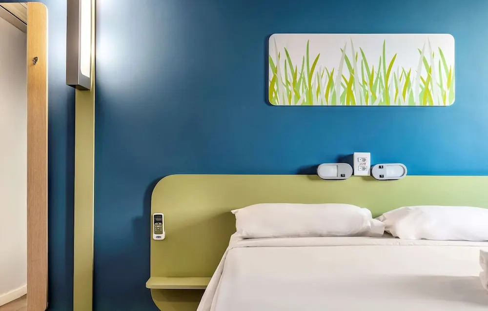 Двухместные апартаменты Standard двуспальная кровать в ibis budget BH Afonso Pena Savassi