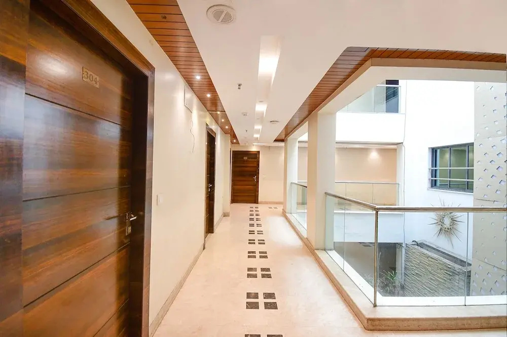 Lobby & Reception