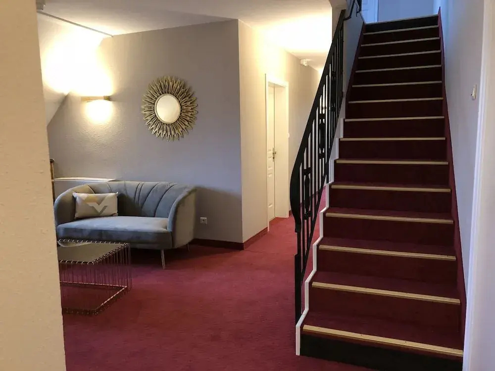 Lobby & Reception