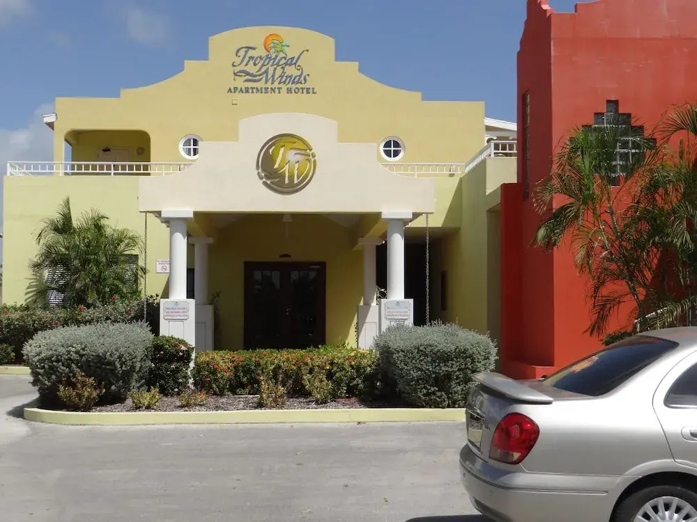 Tropical Winds Apartment Hotel