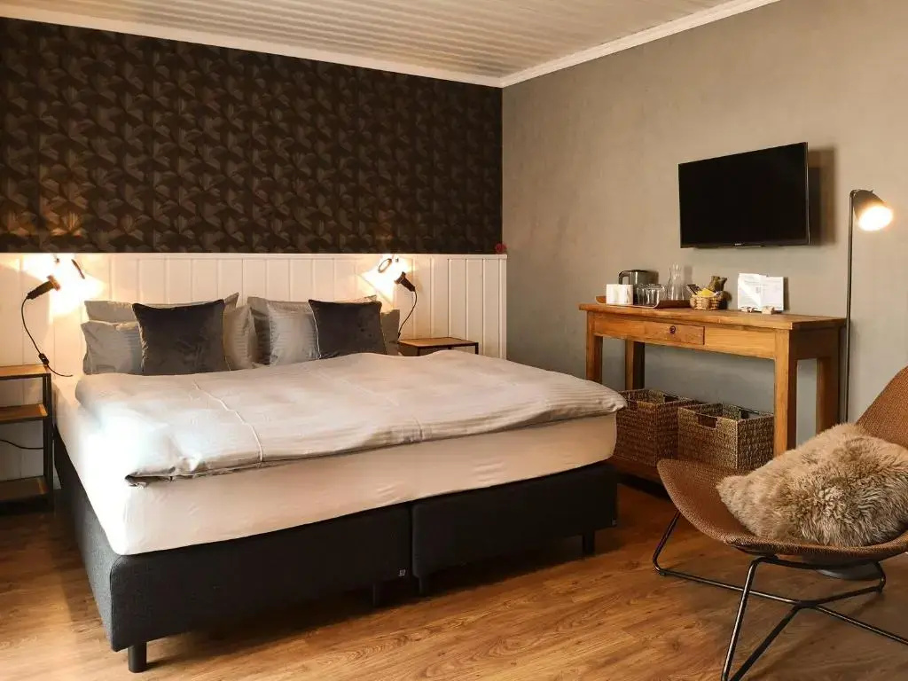 Standard Double room with balcony and with street view (full double bed)