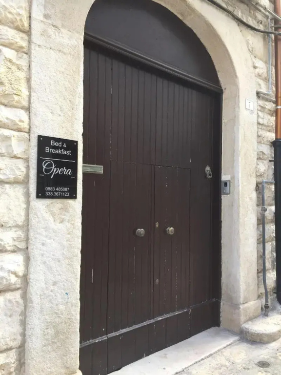 Bed & Breakfast Opera
