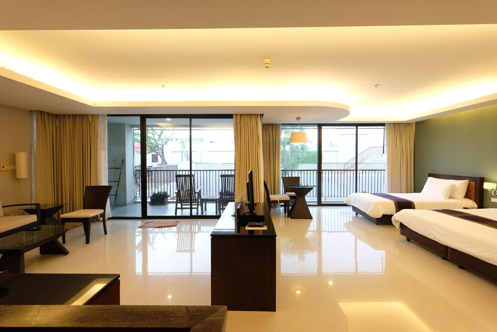 Семейный люкс Grand с балконом в Tara Mantra Cha Am Resort