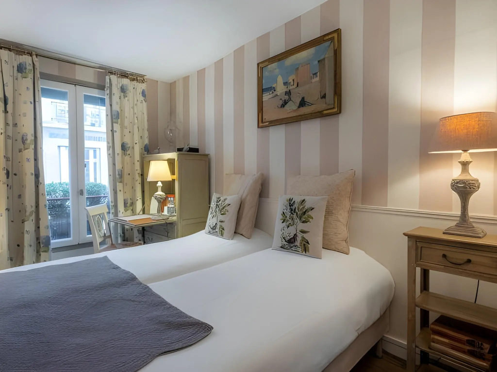 Отель Hotel de l'Avre в Париже