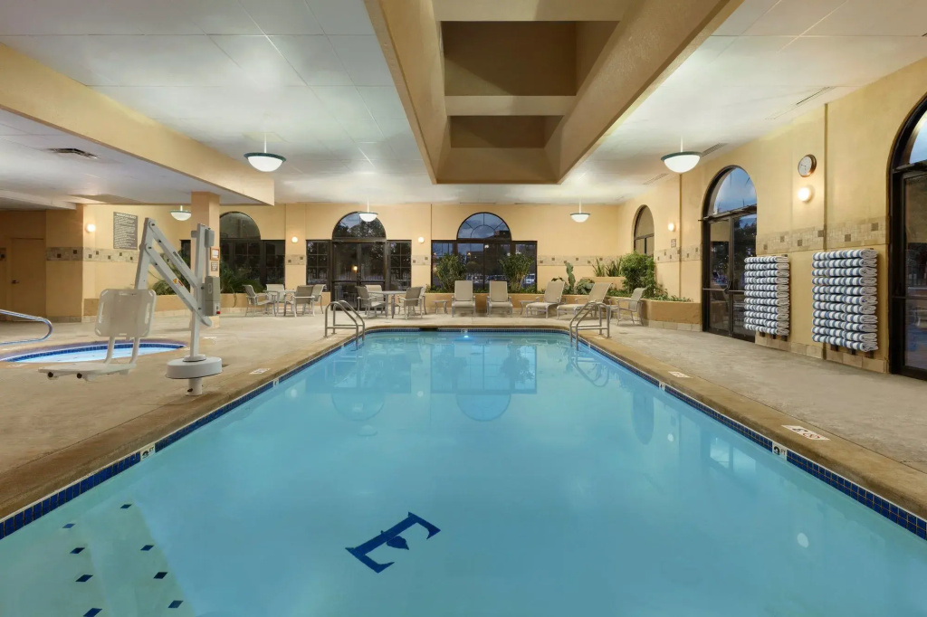 Embassy Suites by Hilton Kansas City International Airport - Général