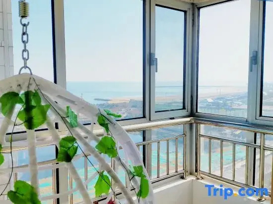 Люкс с 2 комнатами с видом на море в Rizhao Shuohai Seaview Homestay (Wanpingkou Branch)