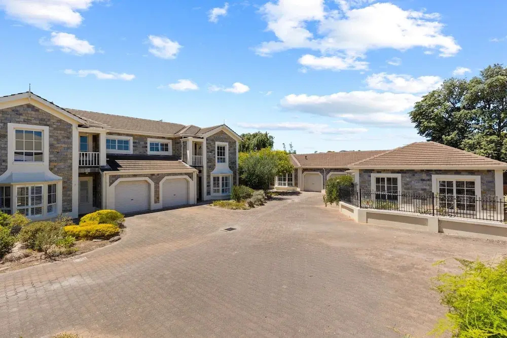 Quiet 2-bed Retreat With Private Courtyard