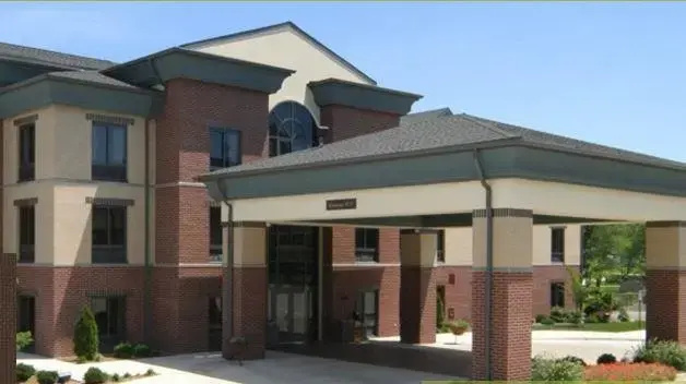 Crossroads Inn And Suites
