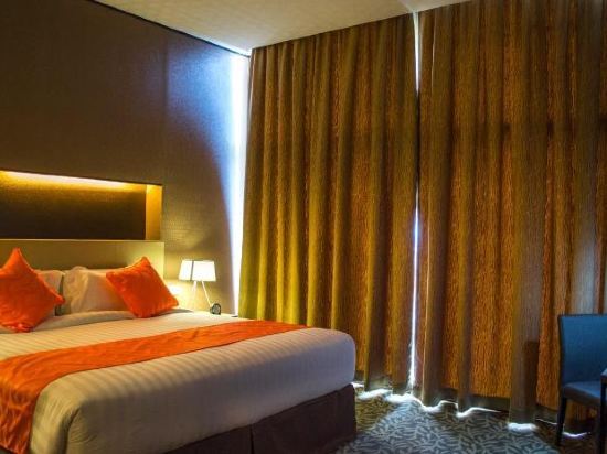 Grand Alora Hotel