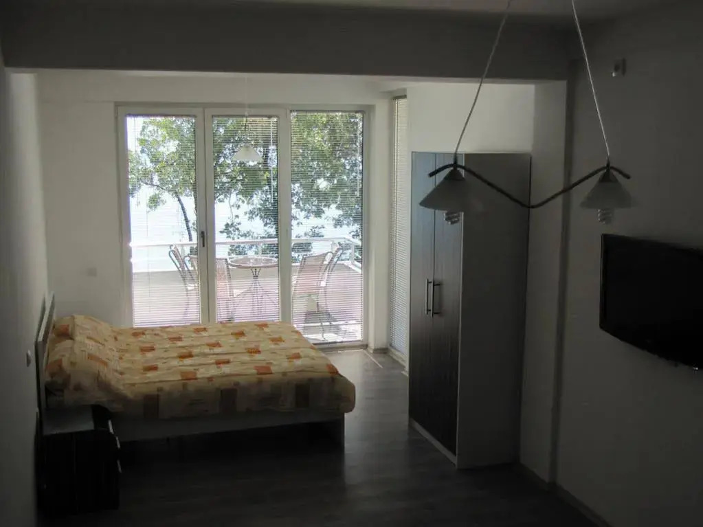 Golden Sunset Apartments - фото 5