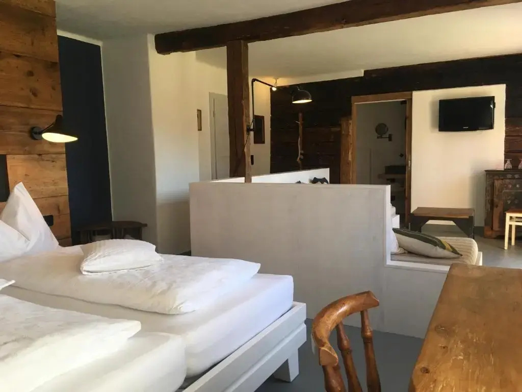 Deluxe Double room with balcony (full double bed)