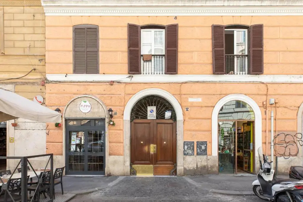 A Sparkle of Red in Trastevere