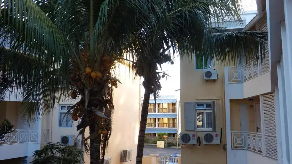 2 bedrooms appartement with sea view balcony and wifi at Flic en Flac
