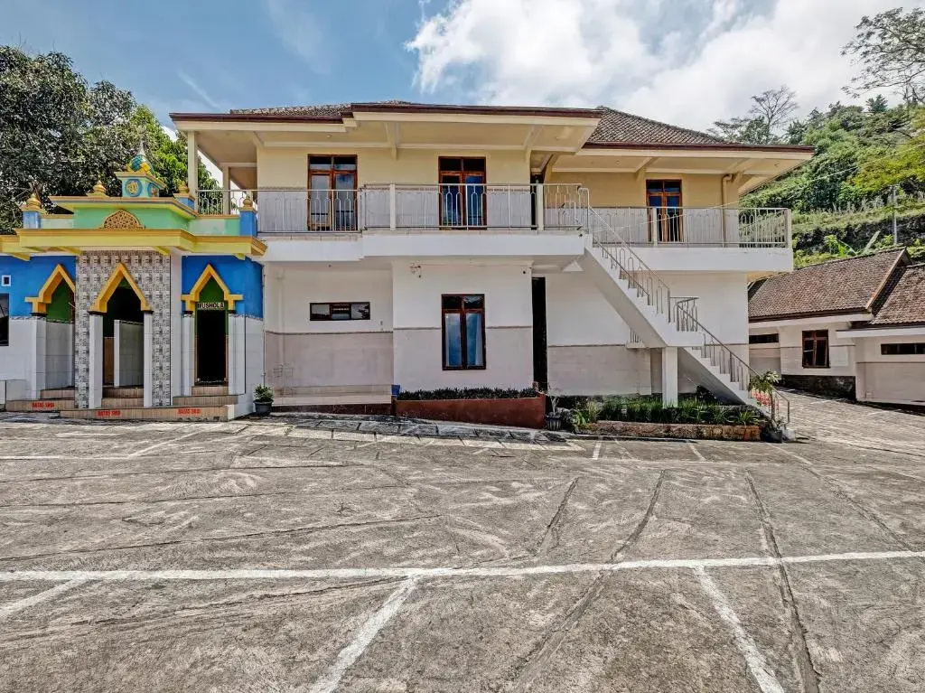 Spot On 91677 Hotel Citra Dewi 3