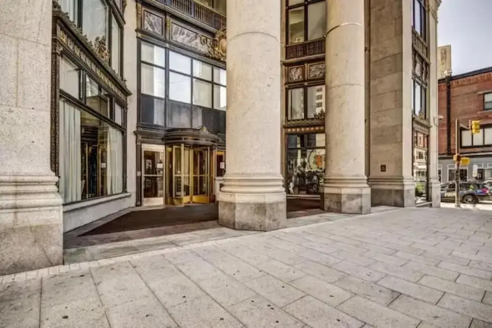 One bedroom at Baltimore Covention Ctr — фото