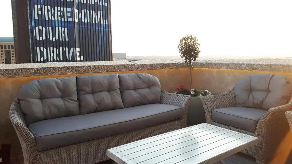 1804 Franklin 3-Bed Penthouse with Rooftop Jacuzzi