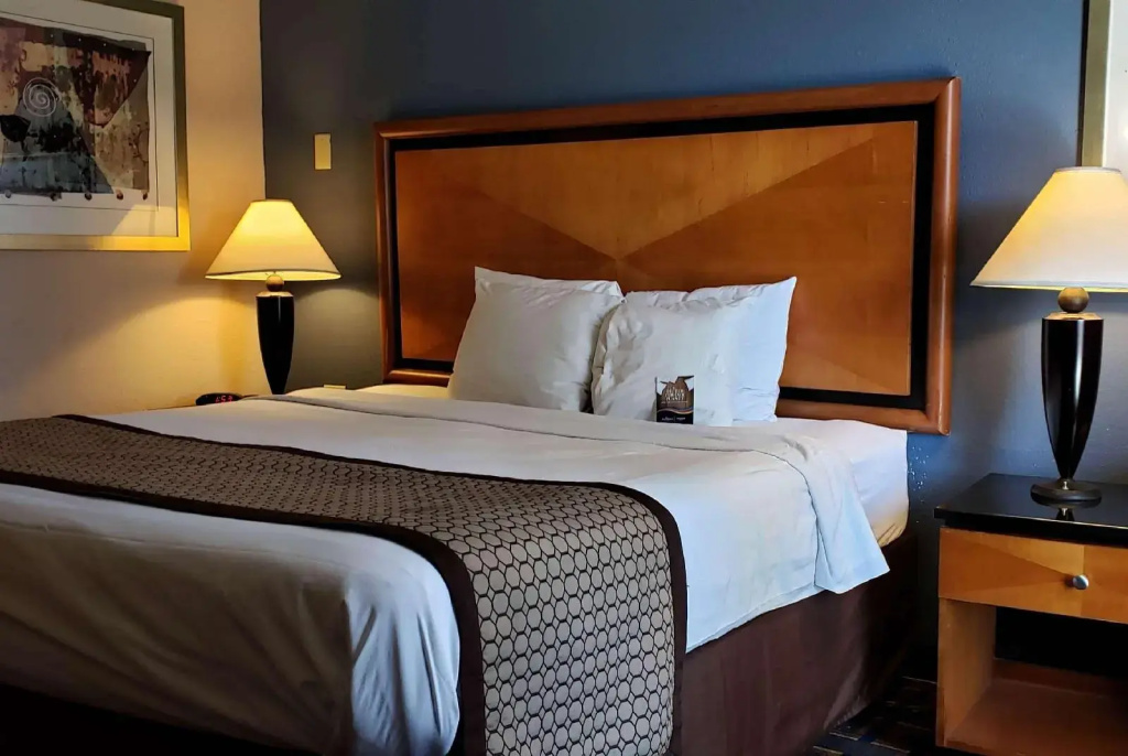 Baymont Inn & Suites Knoxville I-75