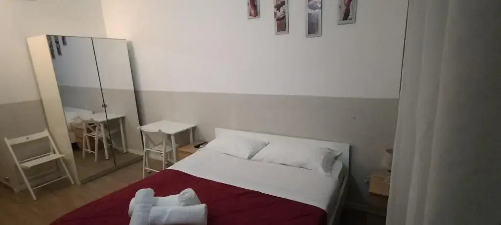 Deluxe Double room (full double bed)