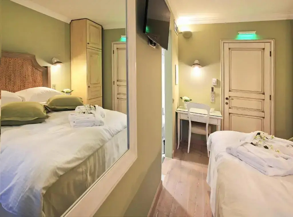Standard Double room (full double bed)