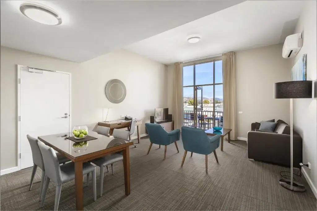 三臥室四人公寓，配有雙人床