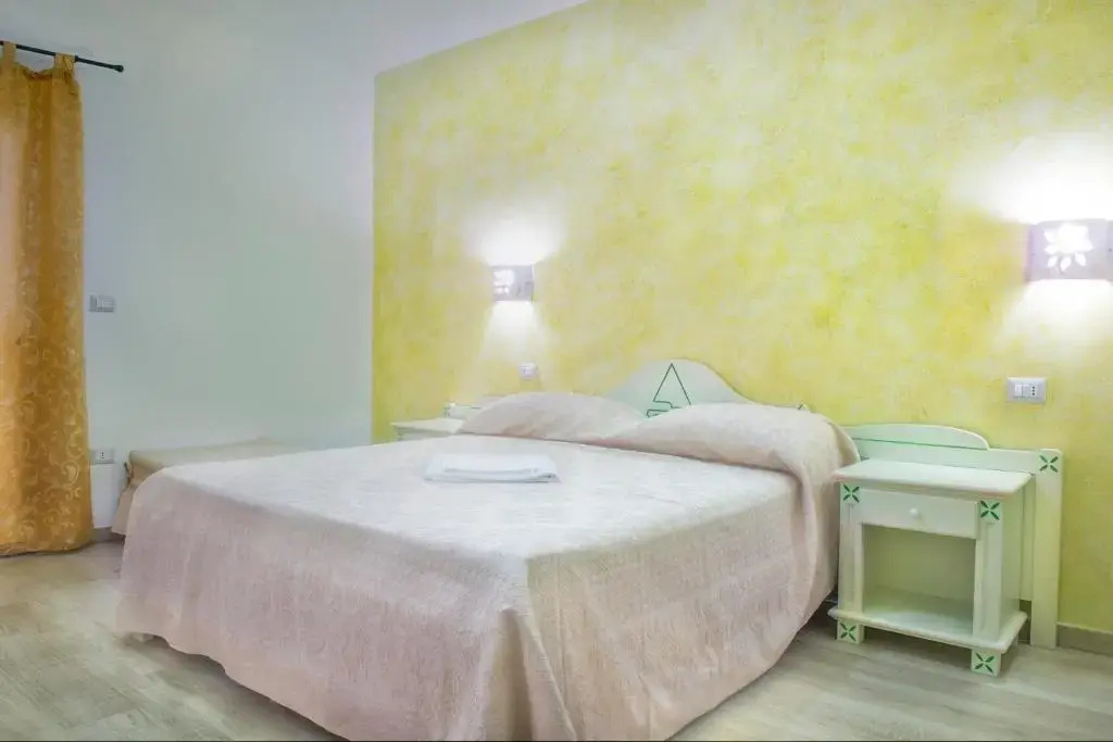 Standard Double room with balcony (full double bed)