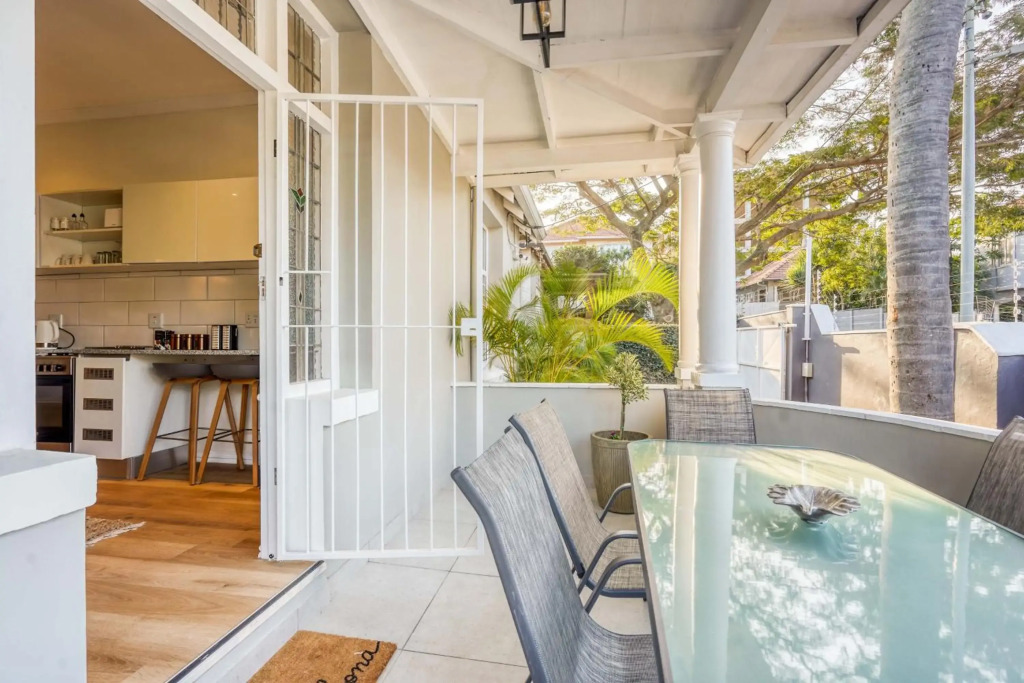 Hampton Collection - Charming 5 Sleeper Apartment with Pool - фото 12